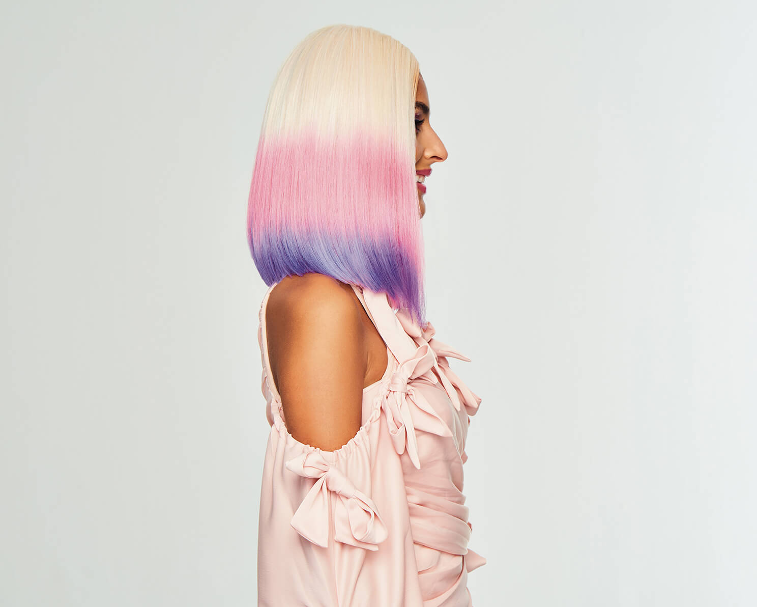 HD – Blonde & Blooming – Model – Side 1